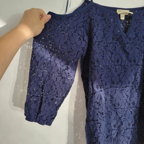 Lily White Navy Blue Floral Lace Cold Shoulder 3/4 Sleeve Blouse Top Size Small - Picture 4 of 13